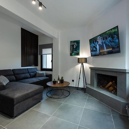 Frourio Lodge Α2 Lárisa Eksteriør bilde